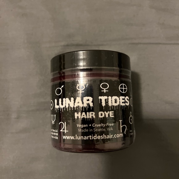 Lunar Tides hair dye - Picture 1 of 3